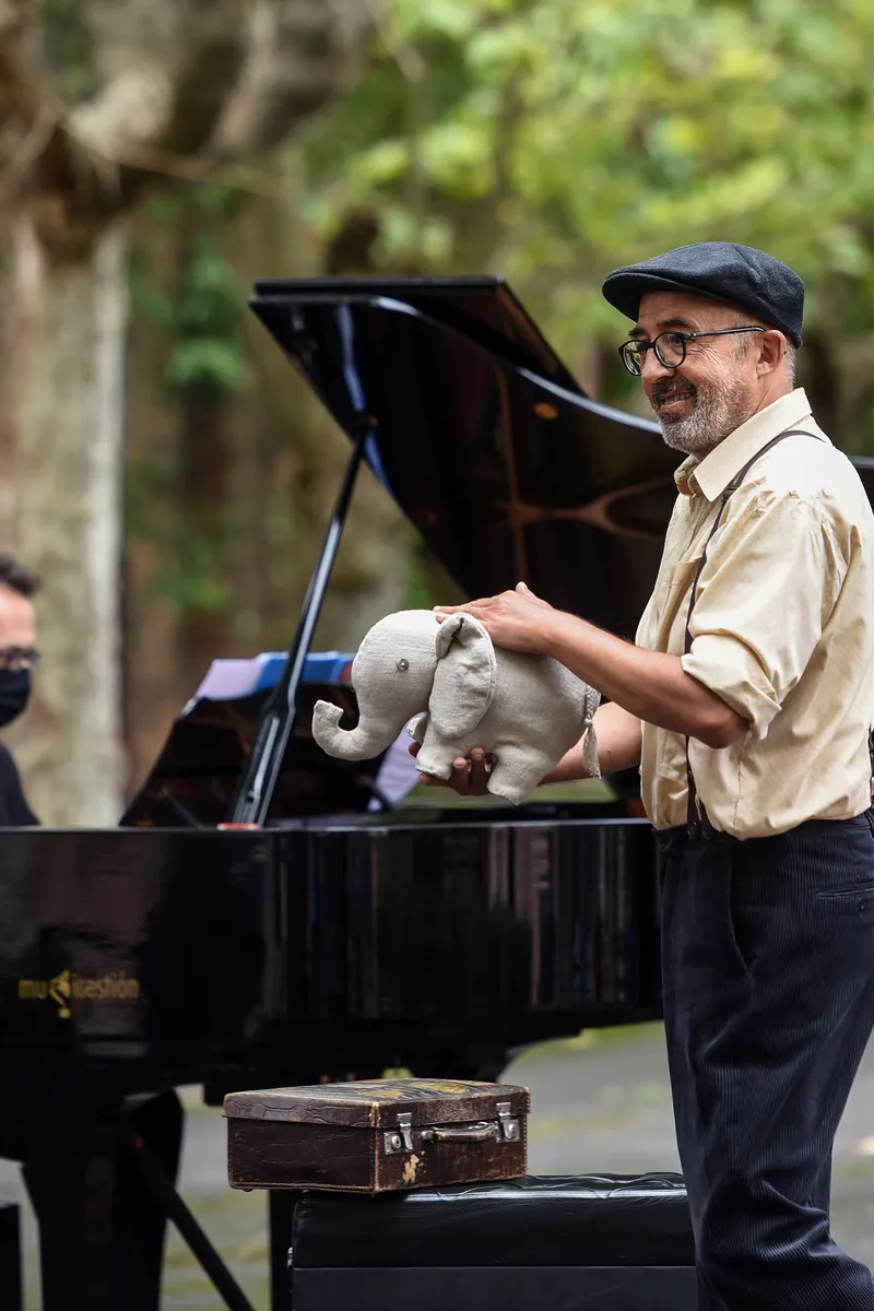 Julio César Picos y Pepe Mieres en el estreno de la versión de Alejandro Carantoña de Historia de Babar, de Francis Poulenc