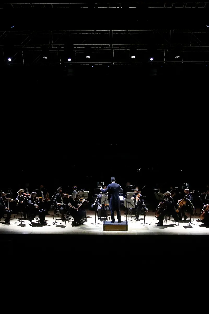 La Orquesta Sinfónica del Principado de Asturias, durante el espectáculo Breath de Alejandro Carantoña en la Noche Blanca de Oviedo 2021