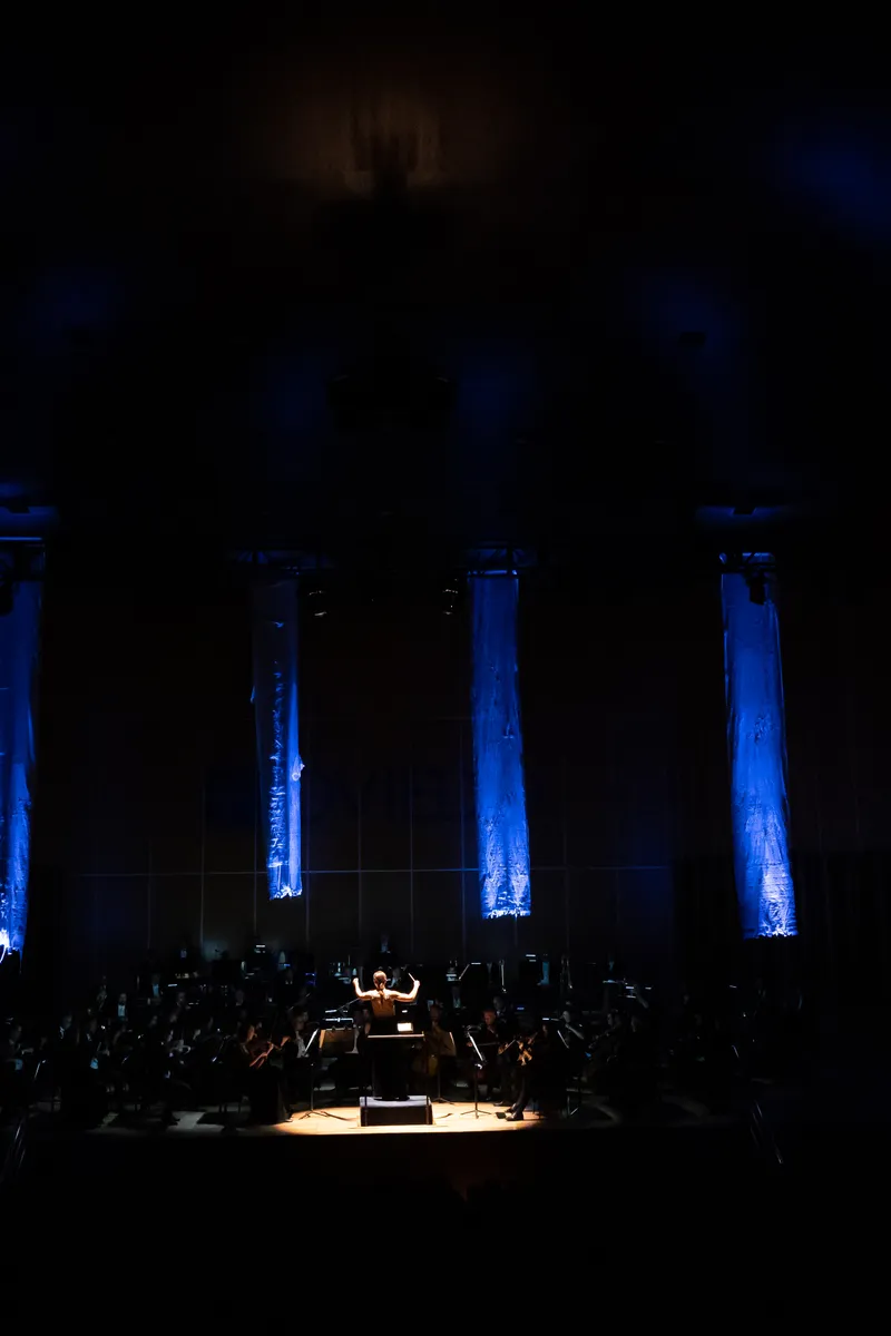 La Orquesta Sinfónica del Principado de Asturias, durante el espectáculo Historias extraordinarias de Alejandro Carantoña y Lara Diloy en la Noche Blanca de Oviedo 2022